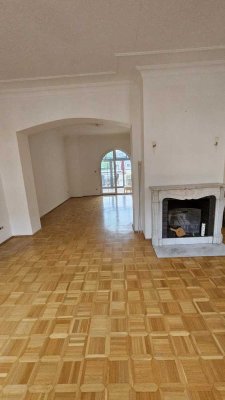 Stilaltbauwohnung nähe Uni mit offenem Kamin, Wintergarten und Dachterrasse