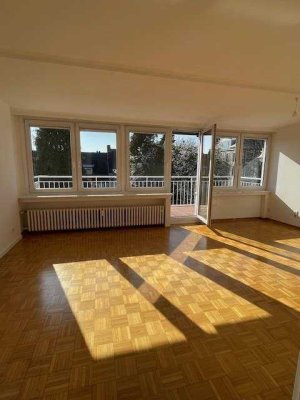Gemütliche renovierte 3 Zimmerdachgeschoßwohnung mit Sonnenterrasse im beliebten Derendorf