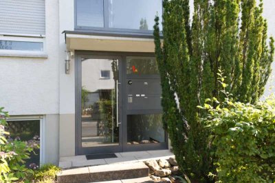 Wohnliche, vollständig renovierte 2-Raum-Souterrain-Wohnung mit geh. Innenausstattung in Schöneck