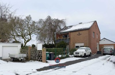 ST.HUBERT: FREISTEHENDES ZWEIFAMILIENHAUS AUF SCHÖNEM ECK-GRUNDSTÜCK MIT FELDBLICK & 2 GARAGEN