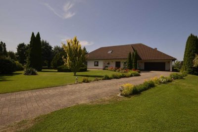 Großzügiges Einfamilienhaus auf traumhaft schönem Grundstück