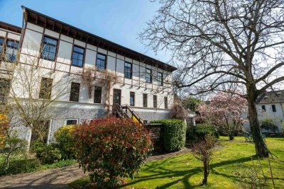 Lichtdurchflutete Altbauwohnung auf beeindruckendem Gartengrundstück in Bonn-Kessenich