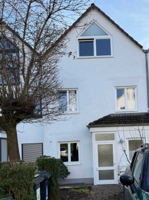 Helles familienfreundliches Reihenhaus mit Garten, Stellplatz & neuer Küche in Wiesbaden-Sonnenberg