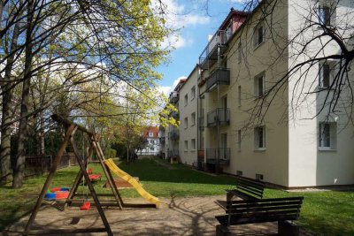 Gruna, unterm Dach: Balkon + Stellplatz + EBK mgl.*
