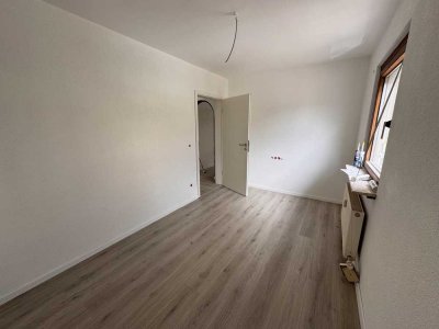 Erstbezug nach Sanierung: attraktive 3-Zimmer-Wohnung in Esslingen-Berkheim.
