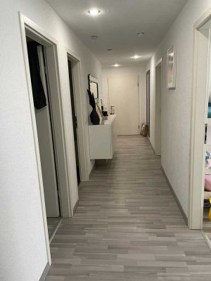 Modernisierte 3,5-Raum-EG-Wohnung mit Balkon und EBK in Stuttgart-70376