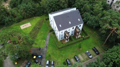 Neubau mit Waldrandlage: Vermietete 3-Zimmer-Wohnung mit Balkon und Stellplatz