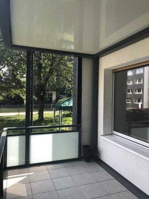 Vollständig renovierte 3,5-Raum-Wohnung mit Balkon und Einbauküche in Heiligenhaus (Unterilp)