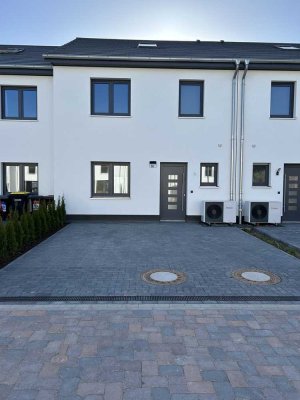 Erstbezug: Modernes 5-Zimmer-Reihenmittelhaus in begehrter Lage Ahltens