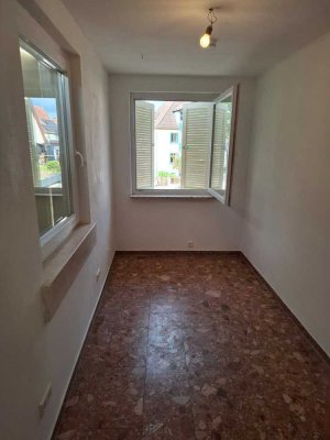 Helle 1-Zimmer Wohnung mit Balkon in Denzlingen *Schufa + Selbstaukunft* (für 1 Person)