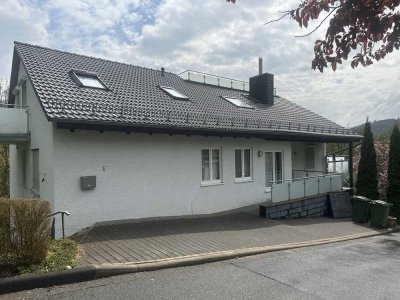 Marburg- Marbach, exklusives hell und großes  4 ZKB komplett saniert, mit Rundumblick  WG geeignet
