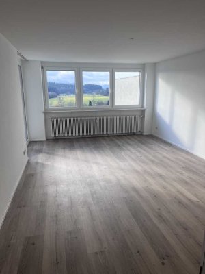 Renovierte 3-Raum-Wohnung mit Balkon und Einbauküche in Kempten