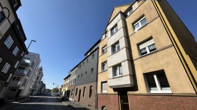 *Frisch renovierte 3 Raum-Wohnung mit Loggia*