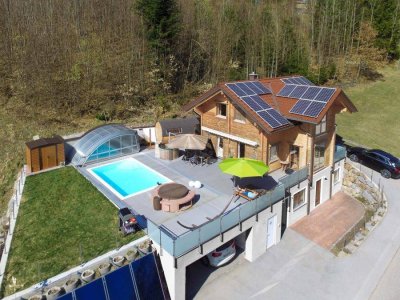 Fuschlsee: Einfamilienhaus mit Outdoor-Spa in Naturidylle