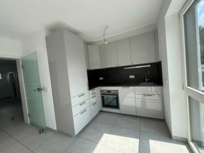 Sofortbezug möglich.  Moderne 4 Zimmerwohnung mit Garten