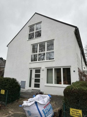 Ansprechendes 5,5-Zimmer-Reihenendhaus mit gehobener Innenausstattung und EBK in Hamburg Iserbrook