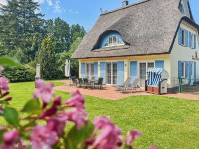 Reetgedecktes Ferienhaus für 10 Personen in Glowe auf Rügen