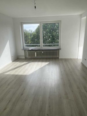 Exklusive 3-Zimmer-Wohnung mit Loggia und Einbauküche in Ammersbek