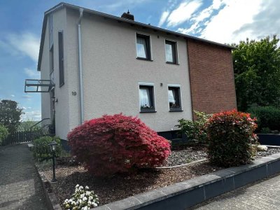 Top-Gelegenheit! Einfamilienhaus mit unverbaubarem Blick und Garten in Hüffelsheim zu verkaufen.