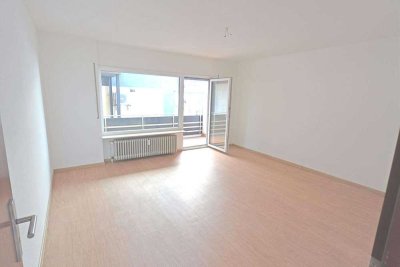 ** Sofort bezugsfrei ! Modernisierte große WG-taugliche 2-Zimmer-W mit Balkon und Stellplatz