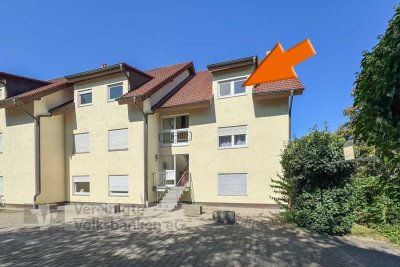 GEMÜTLICHE DG-WOHNUNG MIT SONNIGEM BALKON UND TG-STELLPLATZ!