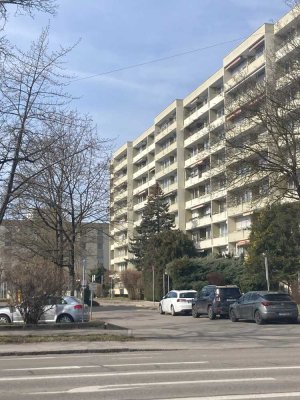 Attraktive renovierte 4-Raum-Wohnung mit EBK in Augsburg