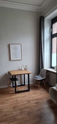 Moderne, voll möblierte 1,5-Zimmer-Wohnung in zentraler Lage/Fully furnished 1.5-room apartment in c