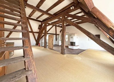 Pärchen / kleine Familie gesucht: 
Großzügiges & historisches Wohnen im Hungener Schloss