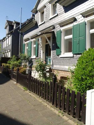 FÜR 2 PERSONEN - großzügige Erdgeschosswohnung in schönem Fachwerkhaus