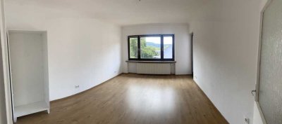 Freundliche 3-Zimmer-Wohnung mit Balkon und Einbauküche in Mettlach