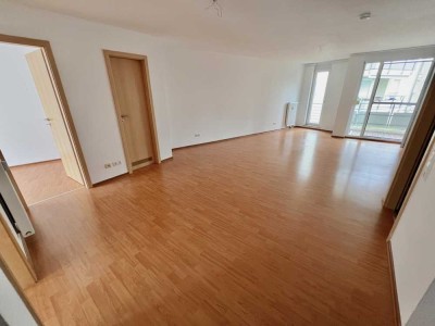 Moderne Wohnung mit Komfort - 4,5 Zimmer, Balkon und Tiefgaragenstellplätze
