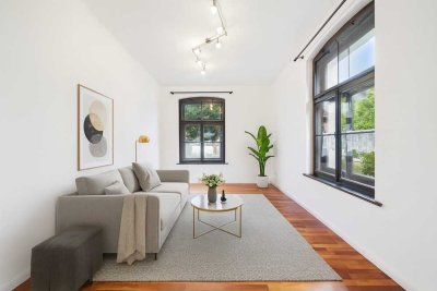 Stilvoll wohnen im denkmalgeschützten Herrenhaus! 
2,5-Zi.-Whg. kernsaniert mit Balkon u. Garten