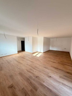 Neuwertige helle Souterrainwohnung mit Aufzug und Terrasse