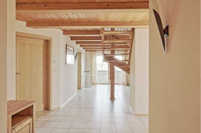 Repräsentative Dachgeschosswohnung mit Balkon und Alpenblick