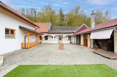 Leben im Einklang mit der Natur – Großes Anwesen mit Wald, Wiesen und nachhaltiger Wohnqualität