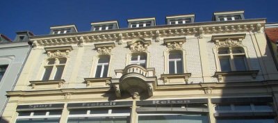 Schöne, helle Altbauwohnung mitten in der Innenstadt! Neue Einbauküche inkl. Herd und Kühlschrank!