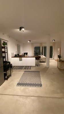 Schöne moderne Studiowohnung mit Terrasse