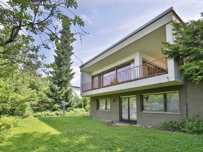 Lichtdurchfluteter Bungalow mit Einliegerwohnung am Rande der Waldburg