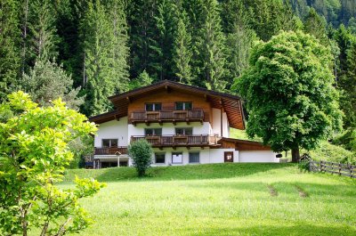 Neubau 3-Zimmer Wohnung mit Garten und Balkon