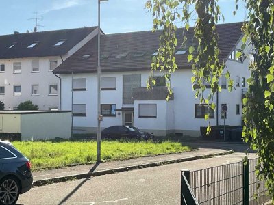 VON PRIVAT ZU VERKAUFEN :  lichtdurchflutete, ruhige 3-Zimmer Dachgeschosswohnung in March-Buchheim
