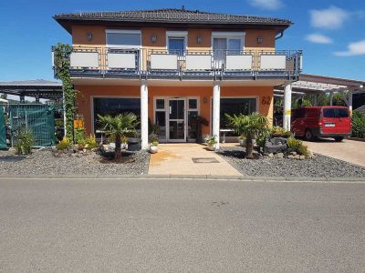 Modernes Wohn-/Geschäftshaus mit Baureserve