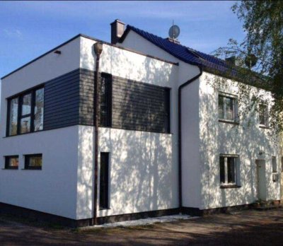 Modernes Reihenendhaus in ruhiger Lage mit Garage und Pool