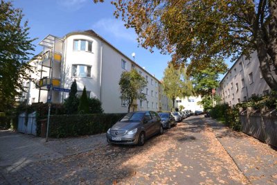 Frisch renoviert mit Balkon und Tageslichtbad