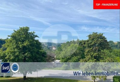 HELLE 4-ZIMMERWOHNUNG 
MIT BALKON MIT BLICK AUF VESTE OBERHAUS