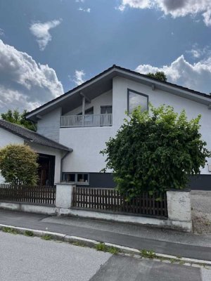 RESERVIERT! Familien(t)raum & Gartenparadies 2 Garagen, viel Raum & ideal für mehrere Generationen!