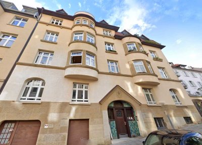 Stuttgart-West: Klassische 3,5-Zimmer-Altbauwohnung mit Potential