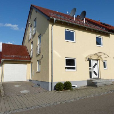 Freundliche 6-Zimmer-Doppelhaushälfte mit gehobener Innenausstattung und EBK in Ulm Jungingen
