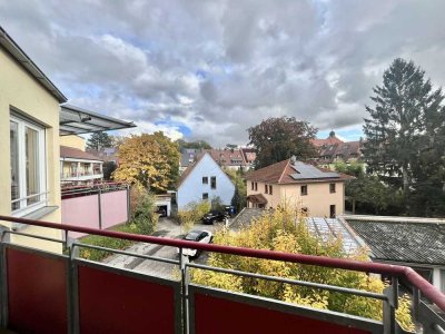 Hell und modern mit Balkon und Stellplatz