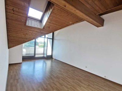2-Zi.-DG-Wohnung mit Sichtdachstuhl – Ideal für Singles oder Paare