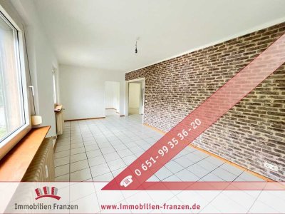 Gartenidylle inklusive: Zweifamilienhaus mit Grillhütte – sofort bezugsbereit